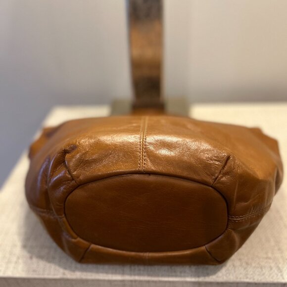 HOBO Giorgia 30th Anniversary Limited Edition Convertible Leather Bag in Truffle - Picture 4 of 9